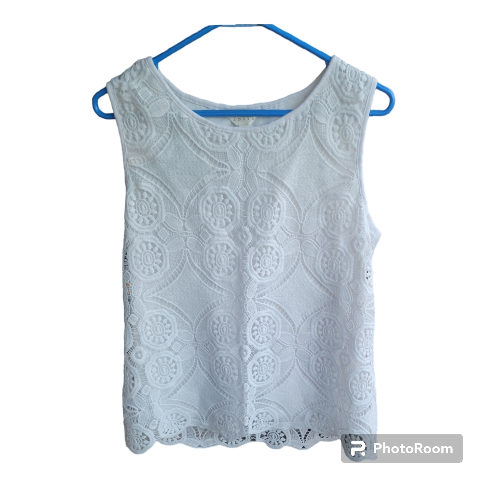 Adiva lace sleeveless top with tank lining Size L